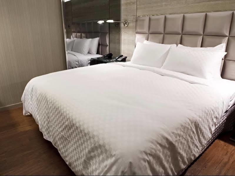 Royal Group Hotel Ho Yi Branch Kaohsiung Exteriör bild